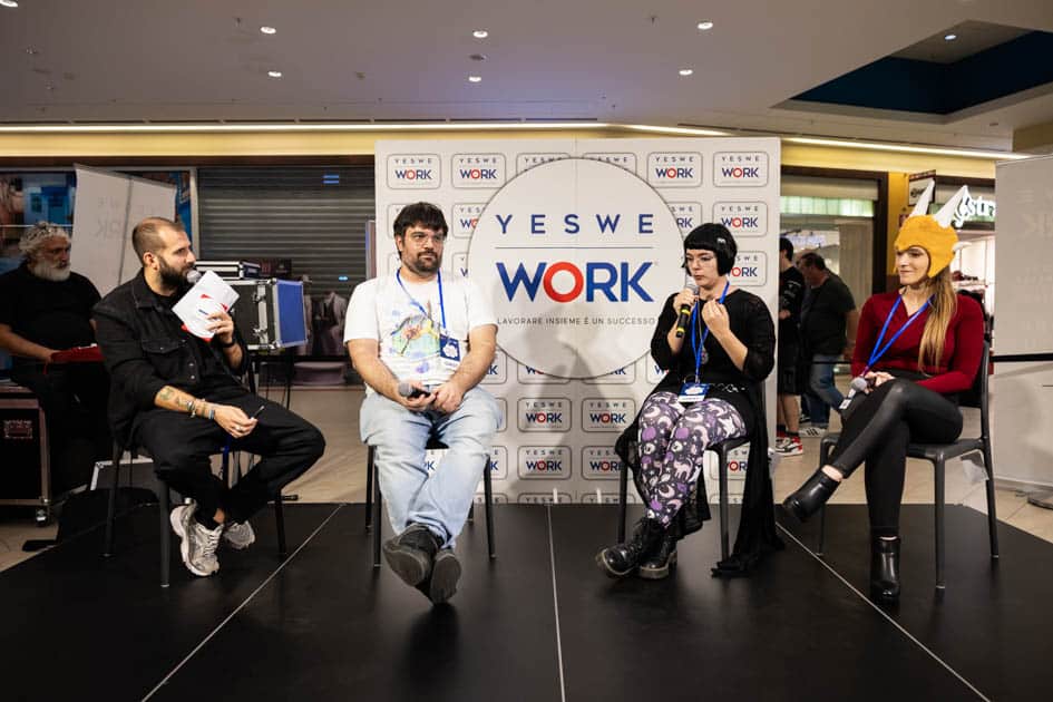 Luca Catalano, presentatore dell'evento YesWeNERD, targato YesWeWork, intervista i tre ospiti sui lavori del nuovo millennio