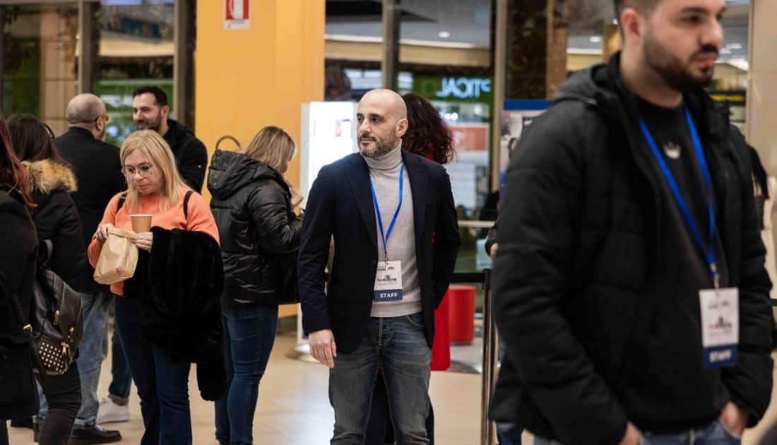 Ottavio Marzo di YesWeWork si guarda attorno confondendosi tra i partecipanti dell'ApeRecruiting Job Day