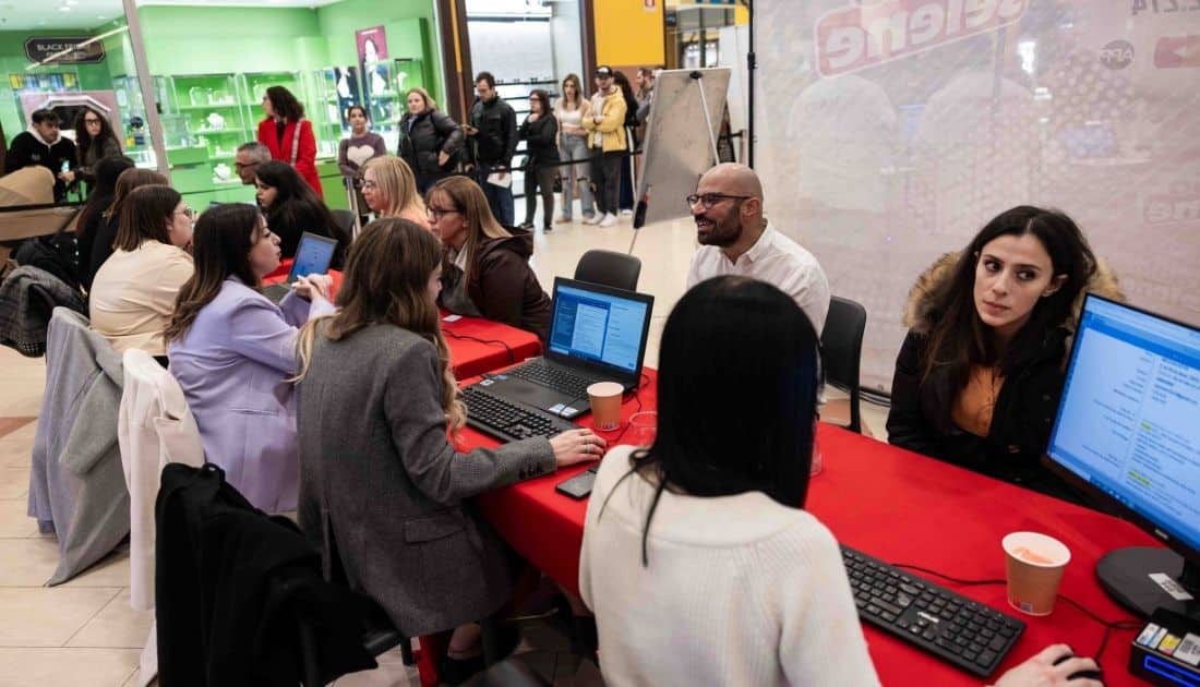La zona dedicata ai colloqui Allestita nell'Area eventi del Parco Commerciale Casamassima in occasione dell'ApeRecruiting