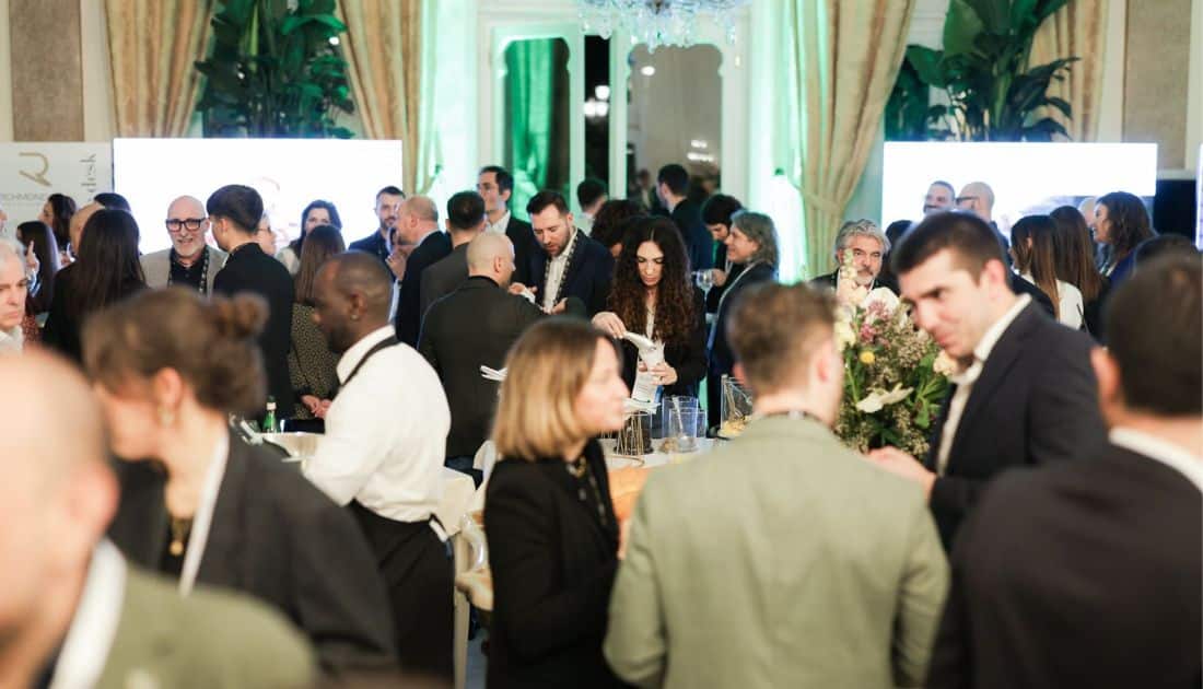 Momento aperitivo al Richmond HR Forum. Al centro, tra i molti invitati, si scorgono Ottavio Marzo e Antonio Giacobelli