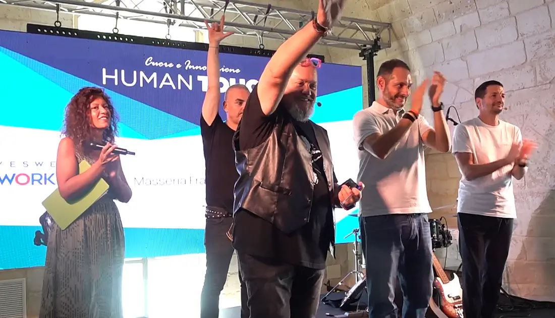 Enrico Piacentini, Valeria D'Autilia, Max Panico, Fabio Cutrera e Mirco Cervi salutano il pubblico di 'Human Touch'